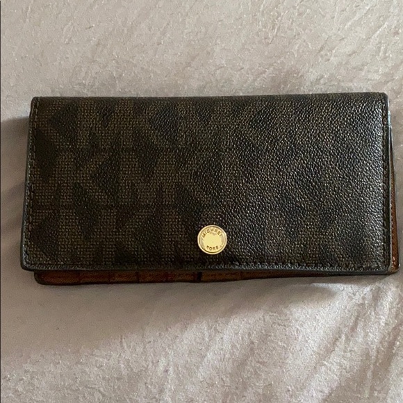 Michael Kors Other - Michael Kors wallet Michael Kors Other - Michael Kors wallet